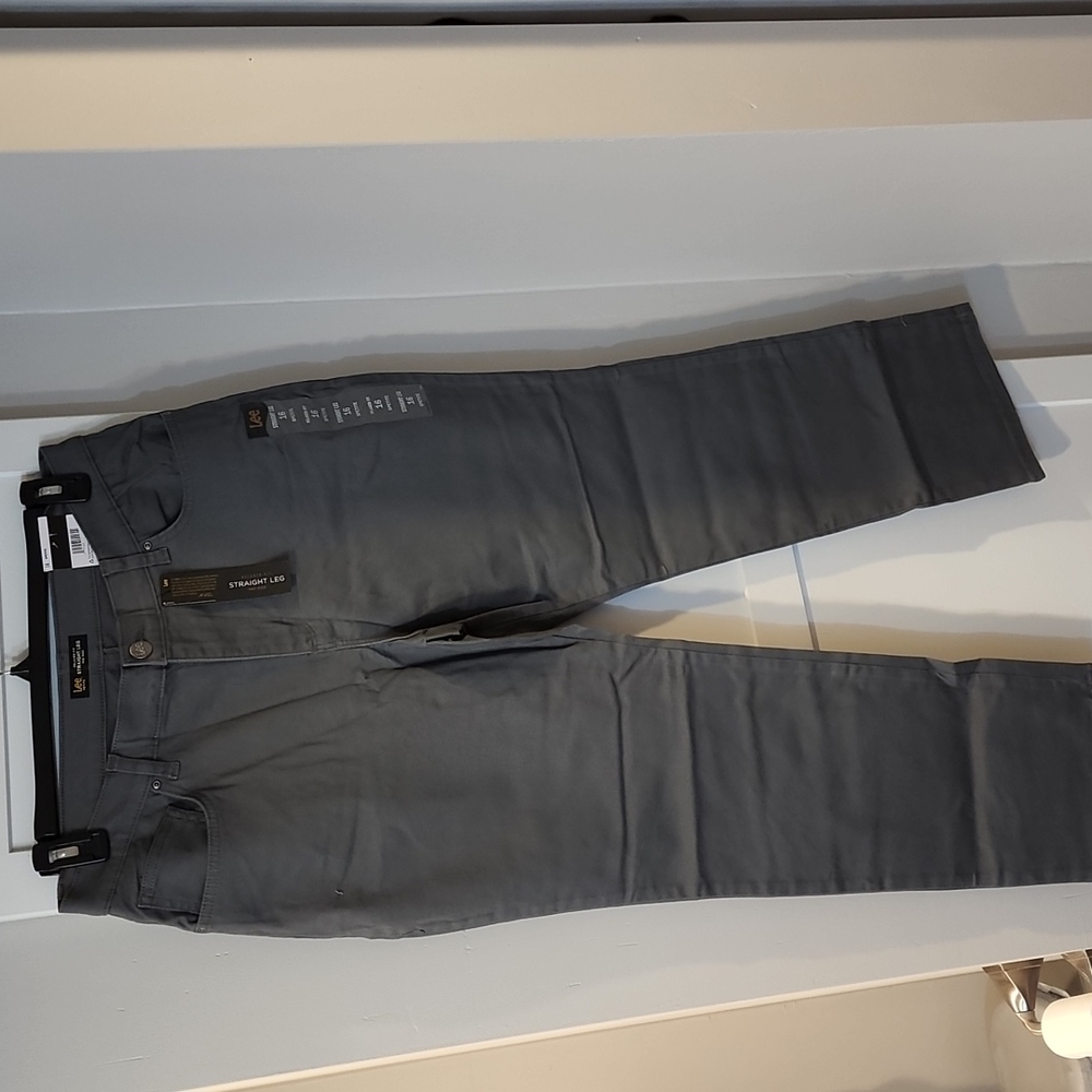 Lee. Gray jeans. 16(P)
